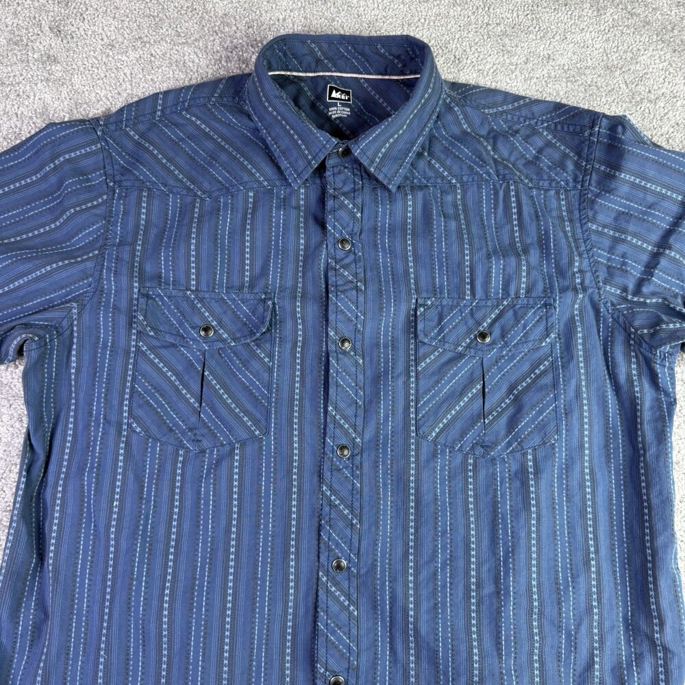 REI Shirt Men’s Large Blue Short Sleeve Button Up Outdoor Preppy Casual